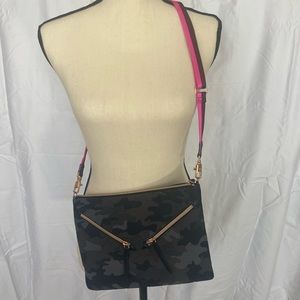 Stella & Dot Lady Boss convertible Clutch / cross body - neutral camo.Versatile